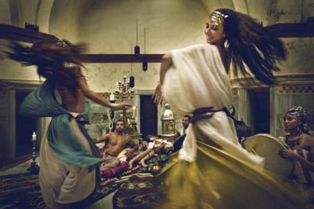 Cariye Tuğçe hamamda