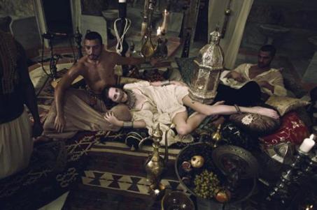 Cariye Tuğçe hamamda