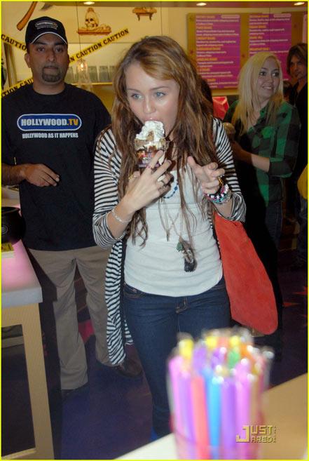  Dünyanın en zengin çocuğu: MILEY Cyrus 