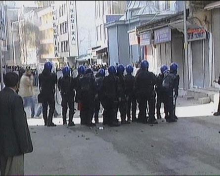 Erdoğan'ın Van gezisi olaylı başladı - Resim 6