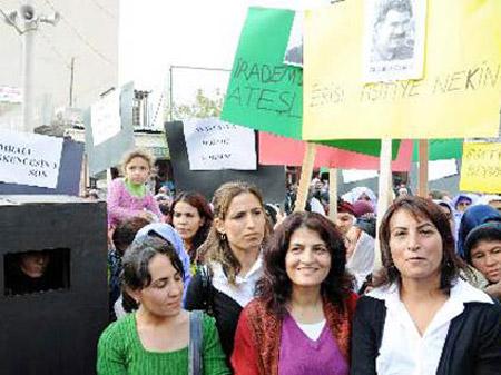 Kadın Yürüyüşü PKK gösterisine dönüştü - Resim 2