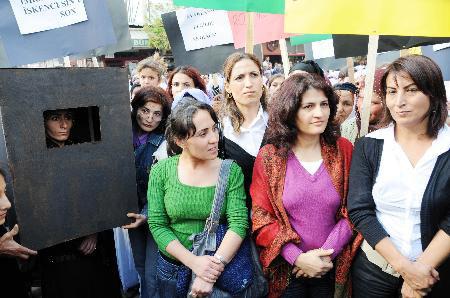 Kadın Yürüyüşü PKK gösterisine dönüştü - Resim 5