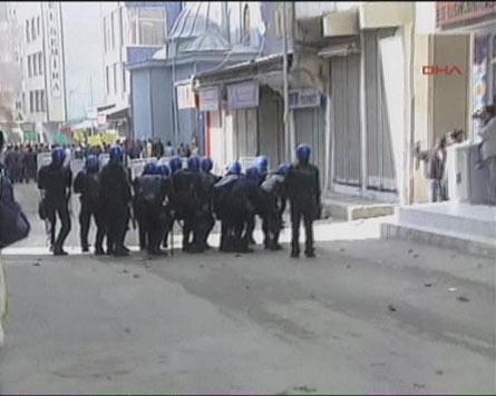 Erdoğan'ın Van gezisi olaylı başladı - Resim 1