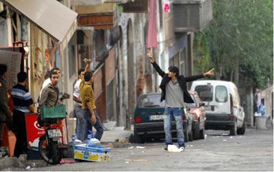 Taksim savaş alanına döndü - Resim 15