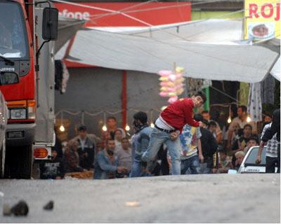 Taksim savaş alanına döndü - Resim 11