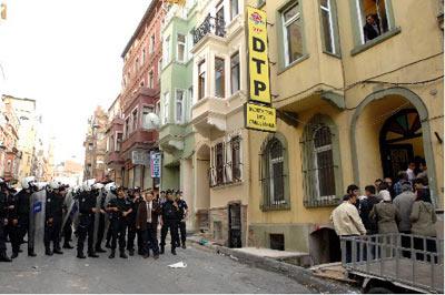 Taksim savaş alanına döndü - Resim 10