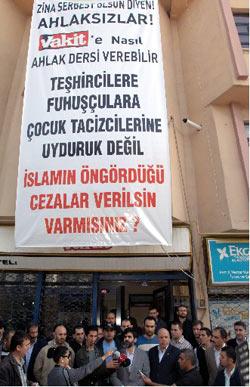 Vakit önünde arbede - Resim 3