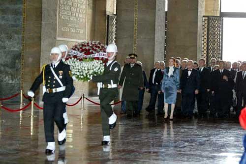 Hakan Şükür'ü ATA'ya şikayet ettiler