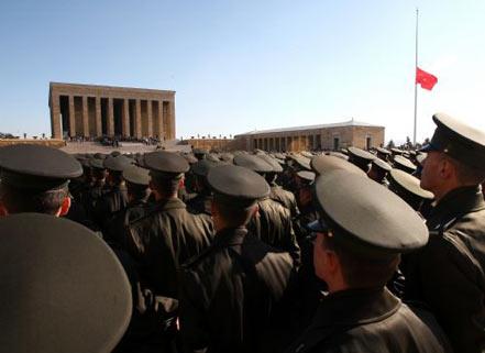 Herkes ATASINA koştu