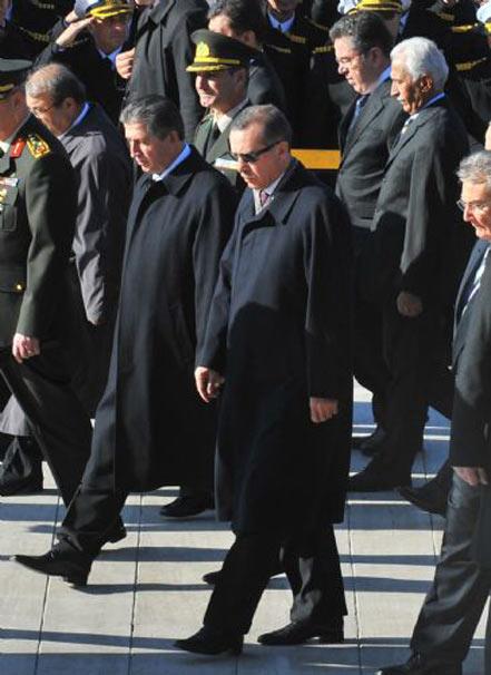 Herkes ATASINA koştu