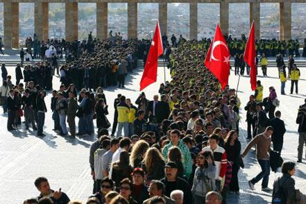 Herkes ATASINA koştu