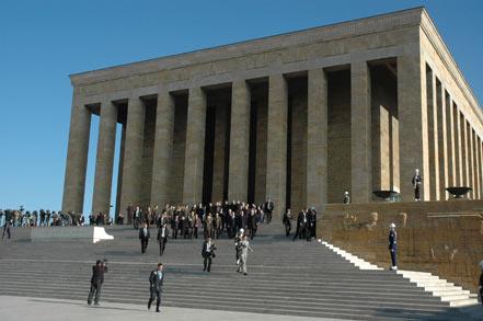 Herkes ATASINA koştu