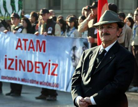 Herkes ATASINA koştu