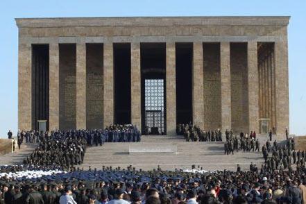 Herkes ATASINA koştu