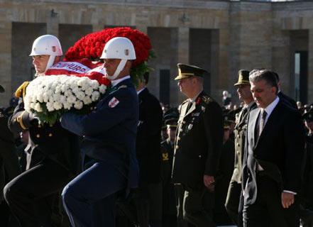 Herkes ATASINA koştu