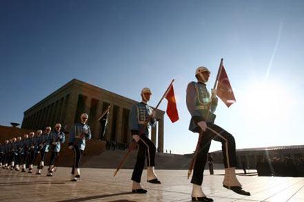 Herkes ATASINA koştu