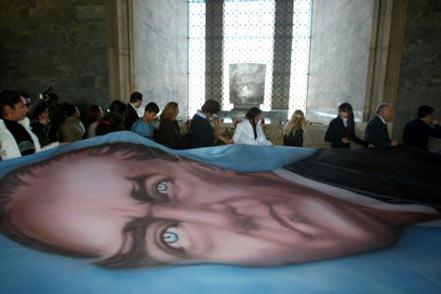 Herkes ATASINA koştu