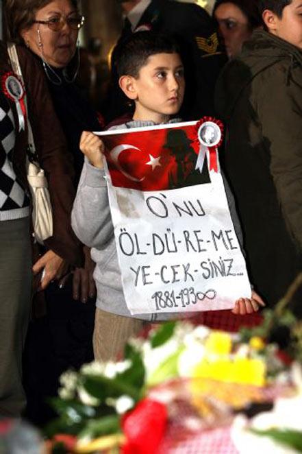 Herkes ATASINA koştu