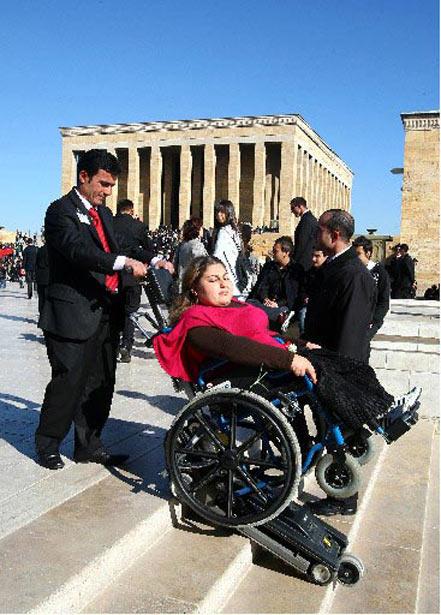 Herkes ATASINA koştu