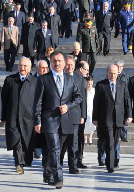 Herkes ATASINA koştu