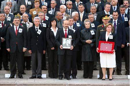 Son Gazi'ye görkemli uğurlama - Resim 2