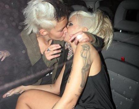 Jodie Marsh ve Kız arkadaşı Nina  - Resim 1