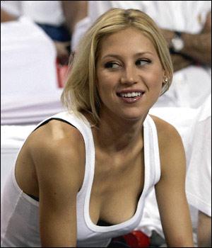 Kournikova vücuduna güveniyor - Resim 36
