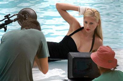 Kournikova vücuduna güveniyor - Resim 35
