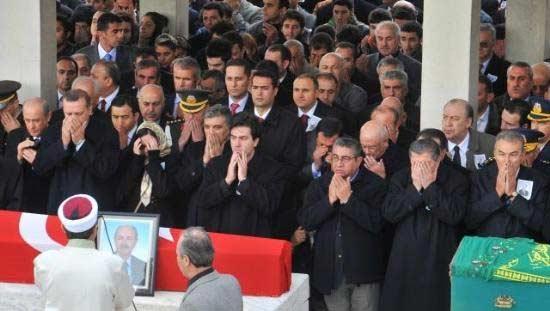 Gündüz Aktan'ın cenaze töreni - Resim 7