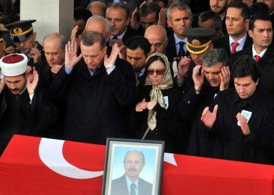 Gündüz Aktan'ın cenaze töreni - Resim 9