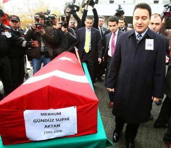 Gündüz Aktan'ın cenaze töreni - Resim 2