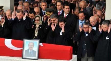 Gündüz Aktan'ın cenaze töreni - Resim 10