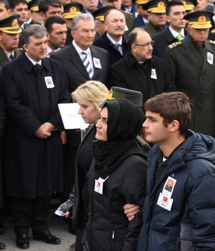Şehit annesinin önünde eğildi - Resim 10
