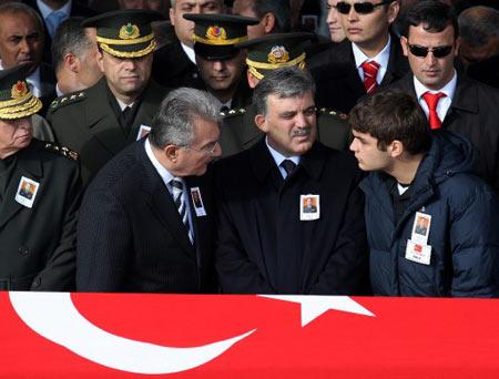 Şehit annesinin önünde eğildi - Resim 9