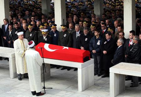 Şehit annesinin önünde eğildi - Resim 12