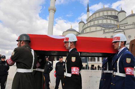 Şehit annesinin önünde eğildi - Resim 11
