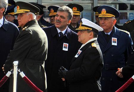 Şehit annesinin önünde eğildi - Resim 19