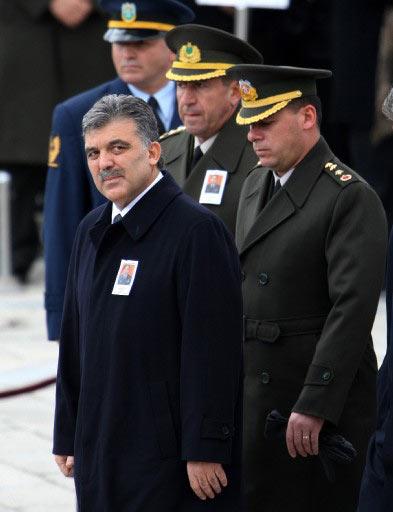 Şehit annesinin önünde eğildi - Resim 5