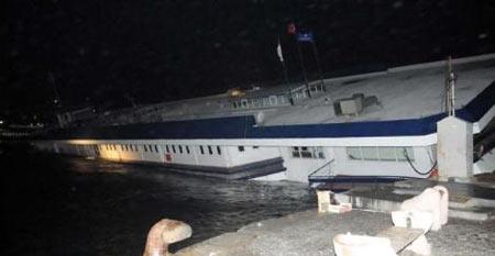Karaköy İskelesi Tamamen Battı - Resim 4