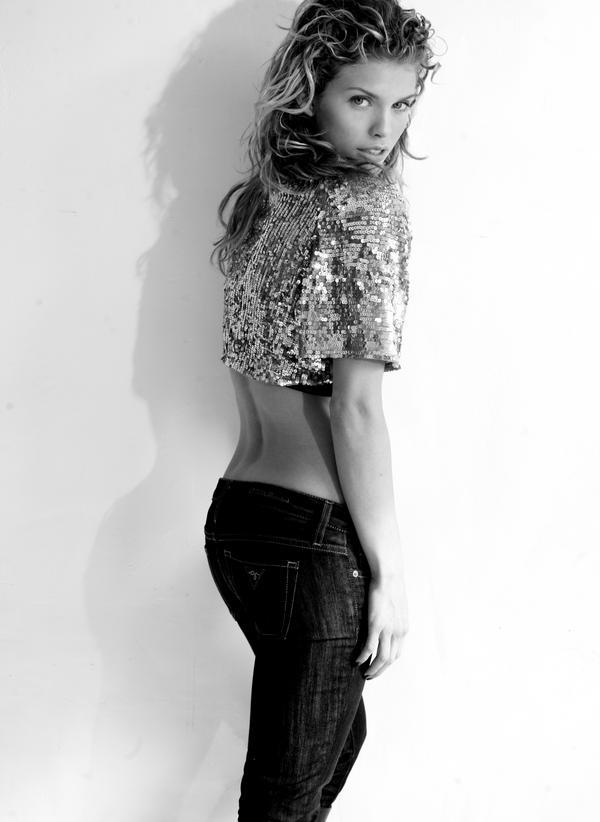  Annalynne McCord - Resim 35