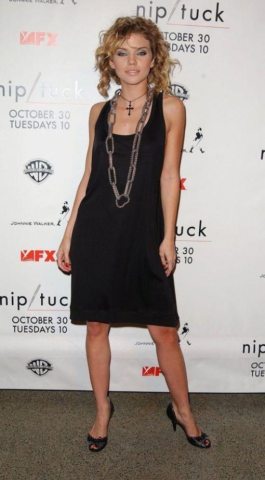  Annalynne McCord - Resim 16