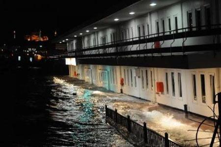 Karaköy İskelesi Tamamen Battı - Resim 23