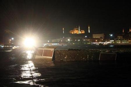 Karaköy İskelesi Tamamen Battı - Resim 29