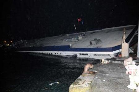 Karaköy İskelesi Tamamen Battı - Resim 2