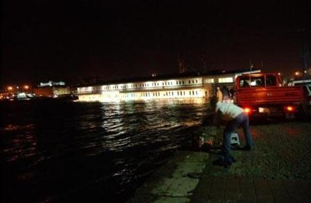 Karaköy İskelesi Tamamen Battı - Resim 7