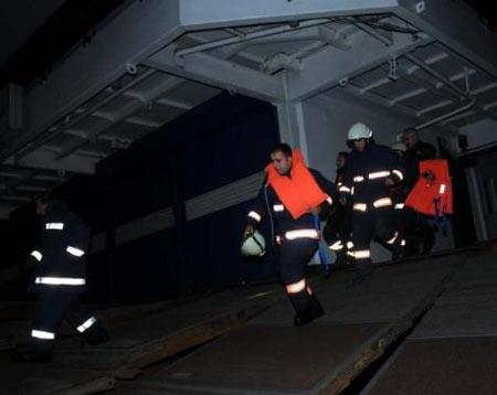 Karaköy İskelesi Tamamen Battı - Resim 3