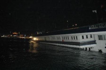 Karaköy İskelesi Tamamen Battı - Resim 8
