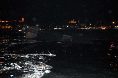 Karaköy İskelesi Tamamen Battı - Resim 20