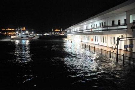 Karaköy İskelesi Tamamen Battı - Resim 6