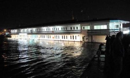 Karaköy İskelesi Tamamen Battı - Resim 25